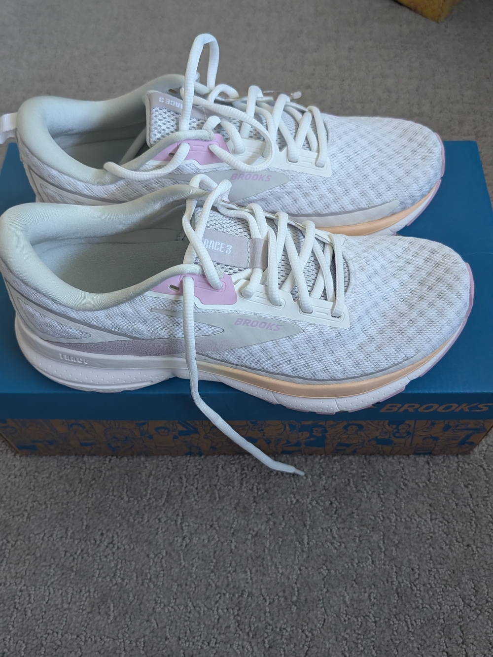 Brooks Women's White/Pink Running Shoes - Graceful Comfort